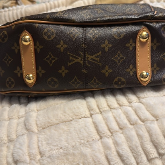 Louis Vuitton - Picture 8 of 10